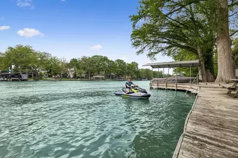 723 E Zipp Rd, New Braunfels, TX 78130