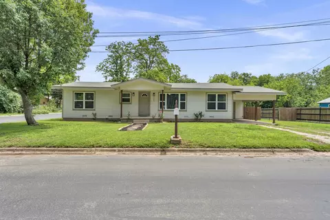 209 E Live Oak St, Burnet, TX 78611