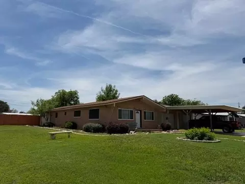 1306 E Wallace St, Llano, TX 78643