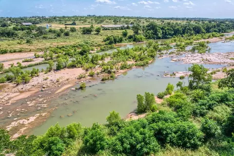 609 E Main St, Llano, TX 78643