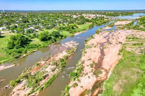 609 E Main St, Llano, TX 78643 photo 7