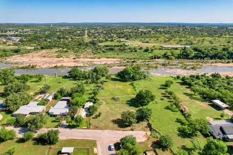 609 E Main St, Llano, TX 78643 photo 2