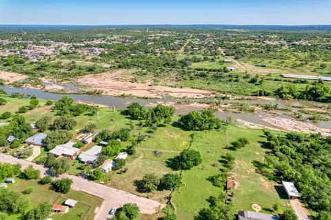 609 E Main St, Llano, TX 78643 photo 3