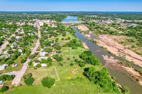 609 E Main St, Llano, TX 78643 photo 5