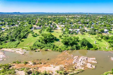 609 E Main St, Llano, TX 78643 photo 9