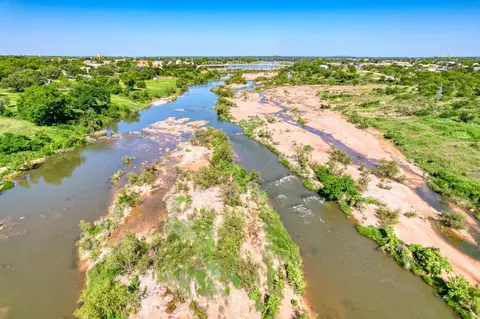 609 E Main St, Llano, TX 78643 photo 8