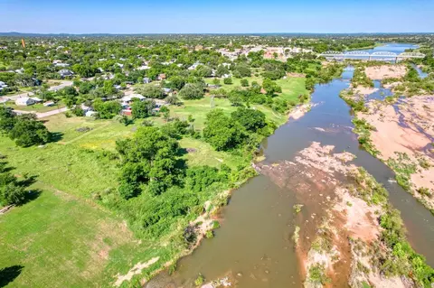 609 E Main St, Llano, TX 78643 photo 6