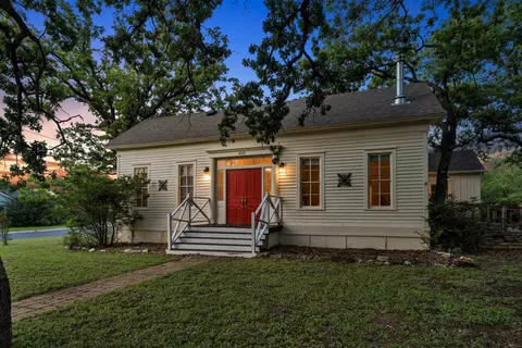 409 N Main St, Burnet, TX 78611