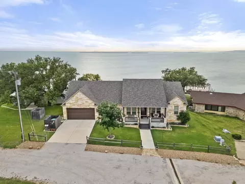 207 Emeralds Dr, Burnet, TX 78611
