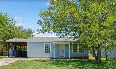 6261 River Oaks Dr, Kingsland, TX 78639