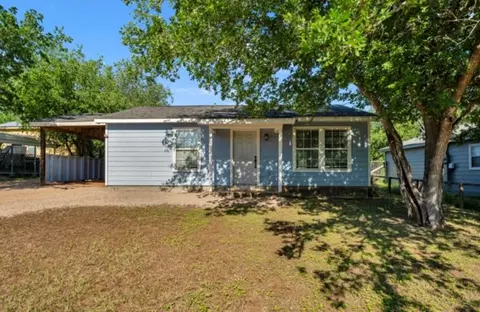 6261 River Oaks Dr, Kingsland, TX 78639
