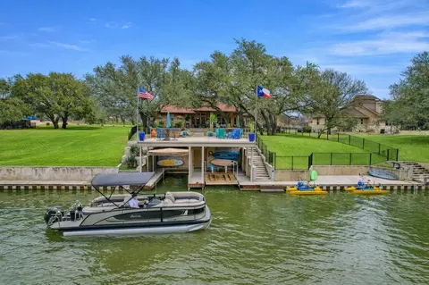 178 Sleepy Oaks Dr, Kingsland, TX 78639