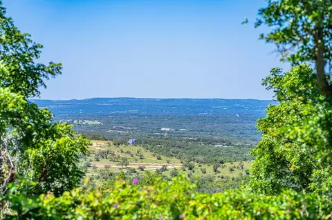 518 W Sunset Dr, Johnson City, TX 78636