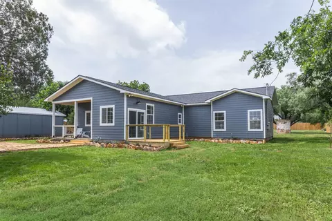 705 Flag St, Llano, TX 78643