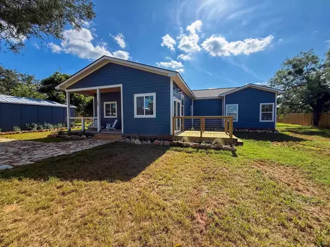 705 Flag St, Llano, TX 78643