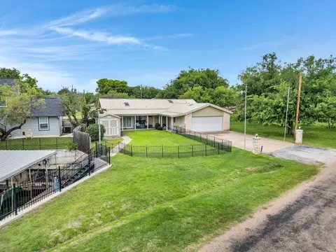 426 Circle Dr, Sunrise Beach, TX 78643