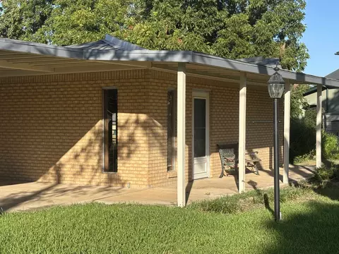 112 E Heron Dr, Highland Haven, TX 78654