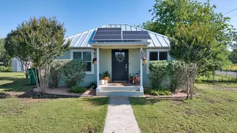 209 E Houston St, Llano, TX 78643