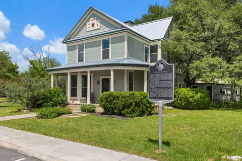 208 N Avenue G, Johnson City, TX 78636