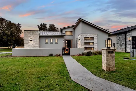 100 Menard Ct, Horseshoe Bay, TX 78657