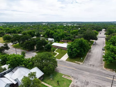 708 W North Ave, Lampasas, TX 76550