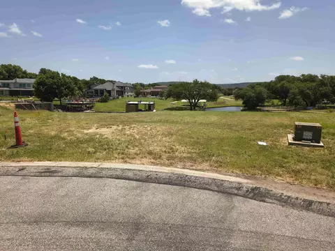 121 Blue Heron Dr, Kingsland, TX 78639