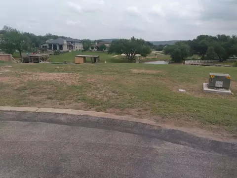 121 Blue Heron Dr, Kingsland, TX 78639