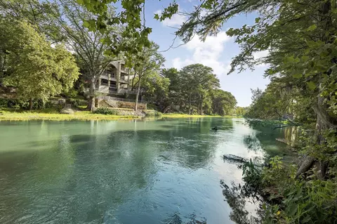 1121 Bradstreet, Canyon Lake, TX 78133
