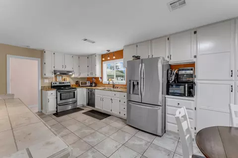 Kitchen - 312 Apache Dr, Burnet, TX 78611 photo 1 of 3