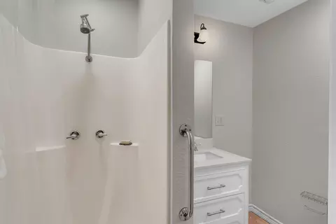 Bath - 312 Apache Dr, Burnet, TX 78611 photo 4 of 4