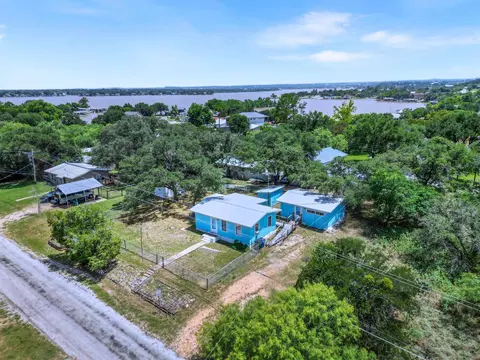 106 Beach Dr, Sunrise Beach, TX 78643