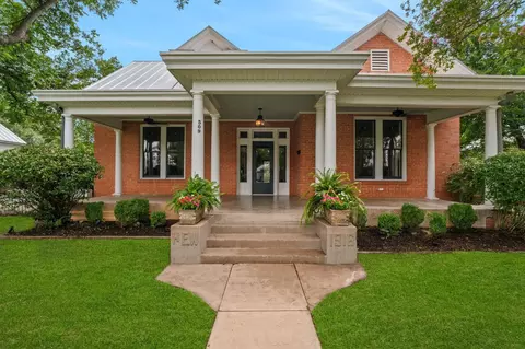 509 W Austin St, Fredericksburg, TX 78624