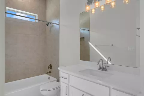 Bath - 2140 Carpenter Loop, Burnet, TX 78611 photo 2 of 5