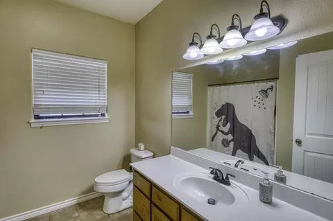 Bath - 809 Skyline Dr, Kingsland, TX 78639 photo 1 of 2