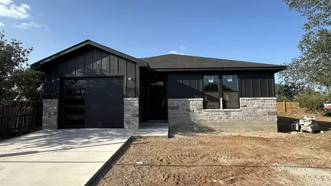 126 W Maple Dr, Granite Shoals, TX 78654