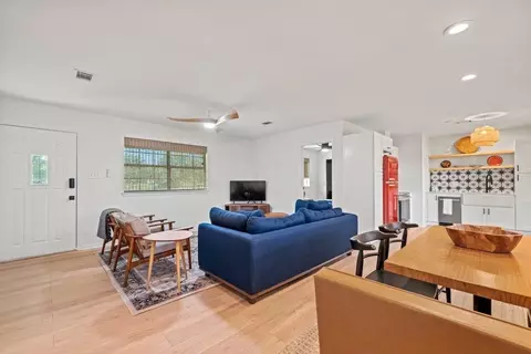 512 W Pecan Dr, Johnson City, TX 78636