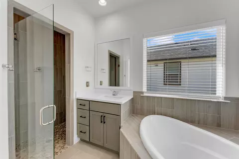 Bath - 449 Dove Trl, Bertram, TX 78605 photo 3 of 6