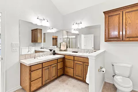 Bath - 3303 E Scenic Loop, Marble Falls, TX 78654 photo 1 of 3