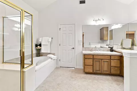 Bath - 3303 E Scenic Loop, Marble Falls, TX 78654 photo 2 of 3