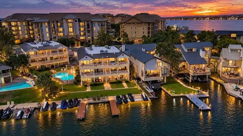 101 Island Dr, Horseshoe Bay, TX 78657