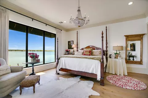 Bedroom - 519 Lighthouse Dr, Horseshoe Bay, TX 78657 photo 4 of 4