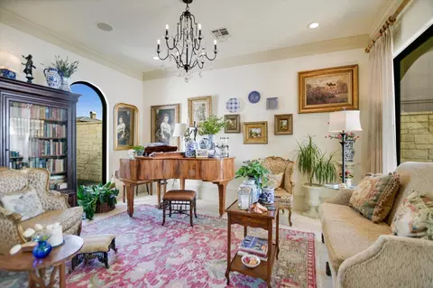 Living - 519 Lighthouse Dr, Horseshoe Bay, TX 78657 photo 1 of 4