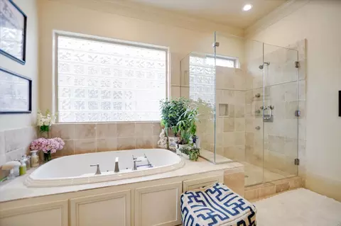 Bath - 519 Lighthouse Dr, Horseshoe Bay, TX 78657 photo 2 of 4