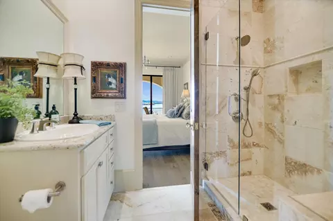 Bath - 519 Lighthouse Dr, Horseshoe Bay, TX 78657 photo 3 of 4