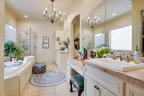 Bath - 519 Lighthouse Dr, Horseshoe Bay, TX 78657 photo 1 of 4