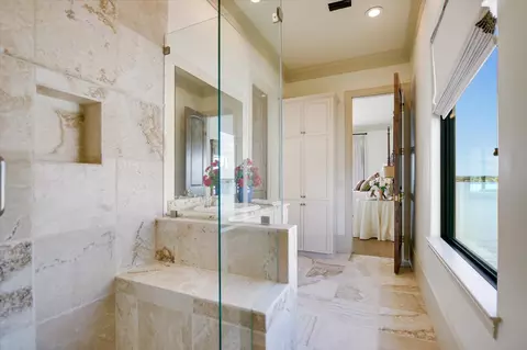Bath - 519 Lighthouse Dr, Horseshoe Bay, TX 78657 photo 4 of 4