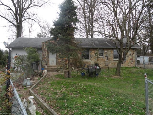 1040 Howard Gap Loop Rd, Flat Rock, NC 28731 photo 1