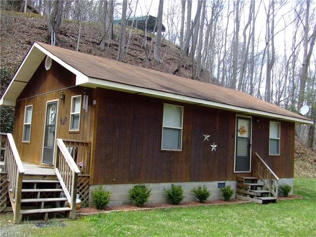 16 Cardinal Ln, Clyde, NC 28721 photo 1