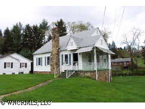 126 Johnson St, Canton, NC 28716 photo 1