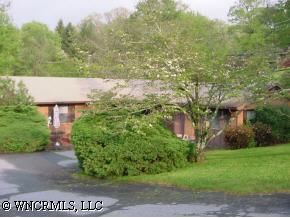 246 Oak Park Dr, Clyde, NC 28721 photo 1